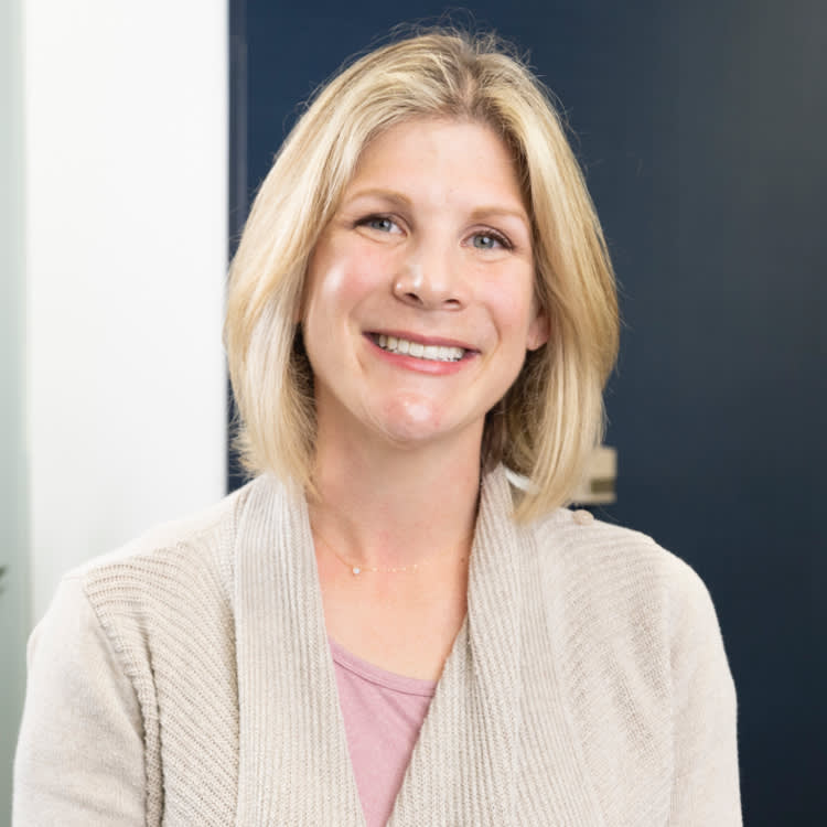 Shannon ext bg di testimonial facewall